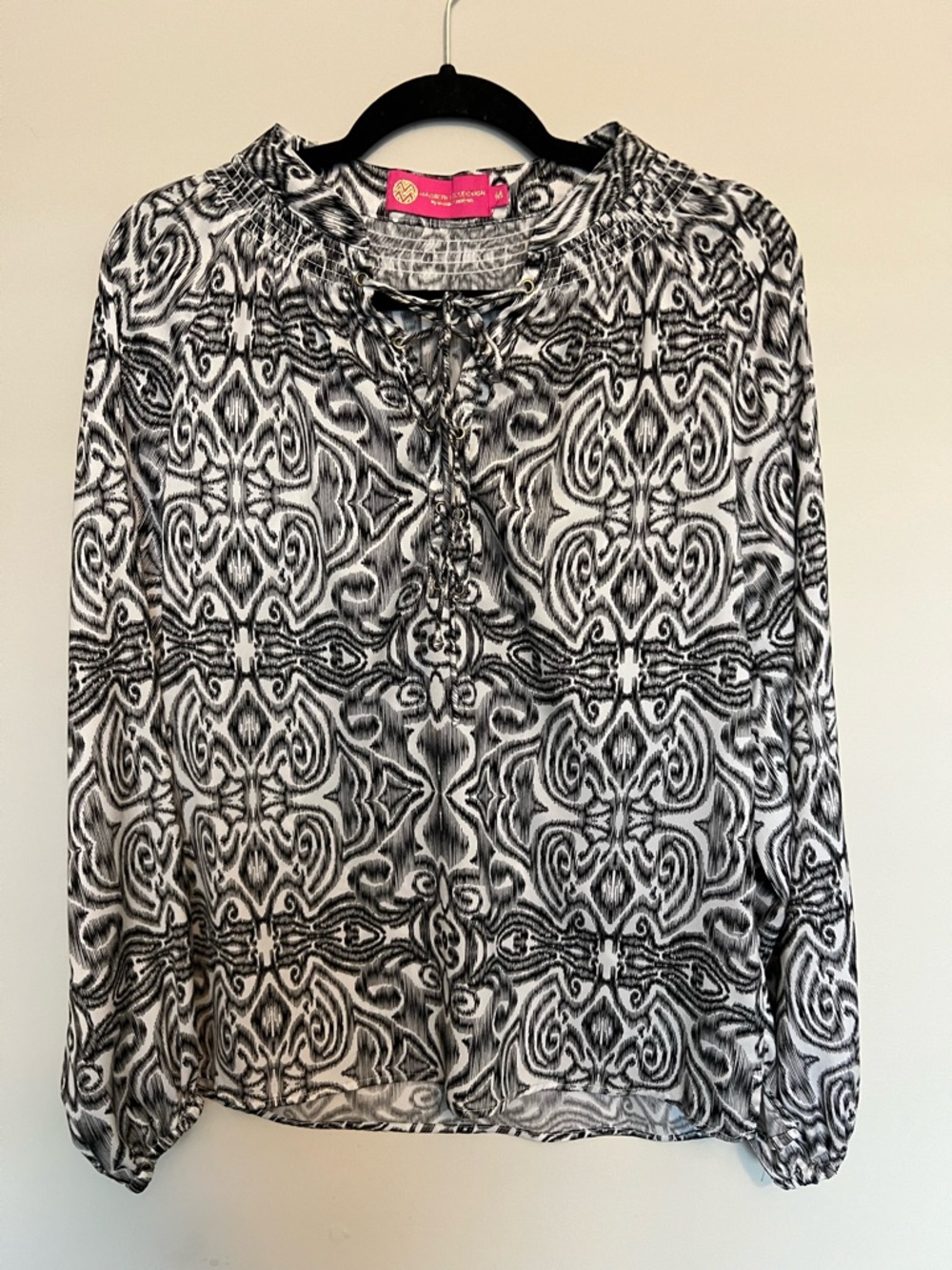 Macbeth Collection Black and‎ White Blouse Size M